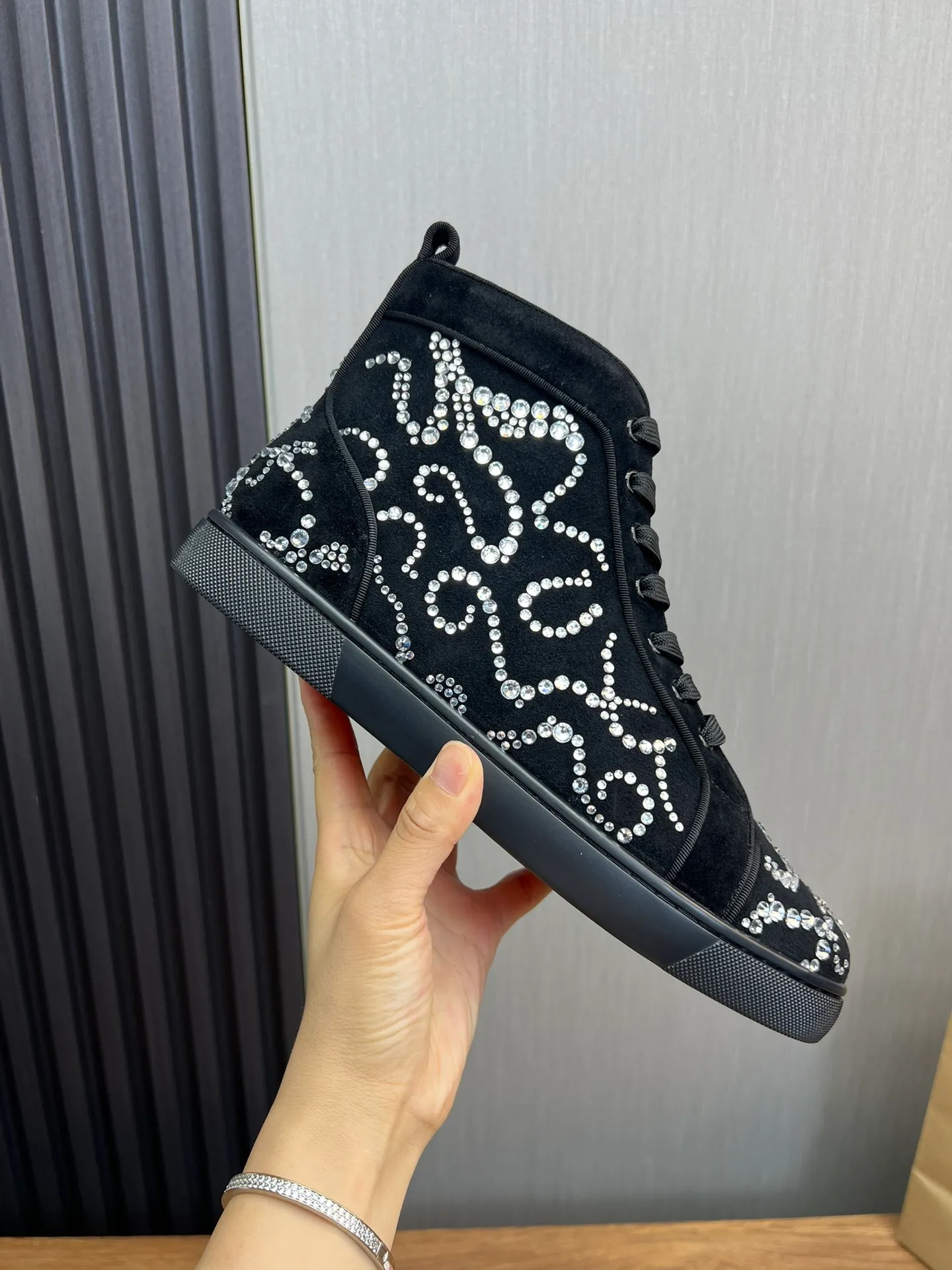 Men's shoes 💰740💰 CL popular red-soled boots 🆑 1:1 original mold, Christian* Louboutin, imported cow velvet hot rhinestones + water-dyed cowhide lining, original outsole ⬆️ wear-resistant and non-slip, full set of counter packaging 🎁38-45 (customized for 45, non-refundable)